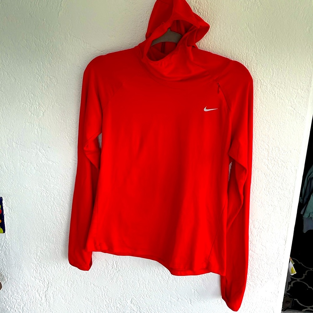 Nike Element Dryfit Long‎ sleeve with Thumholes Size Small